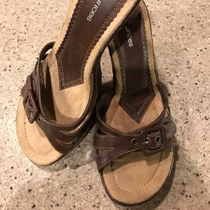 New Maurice’s Brown Buckle Sandals Size 7.5